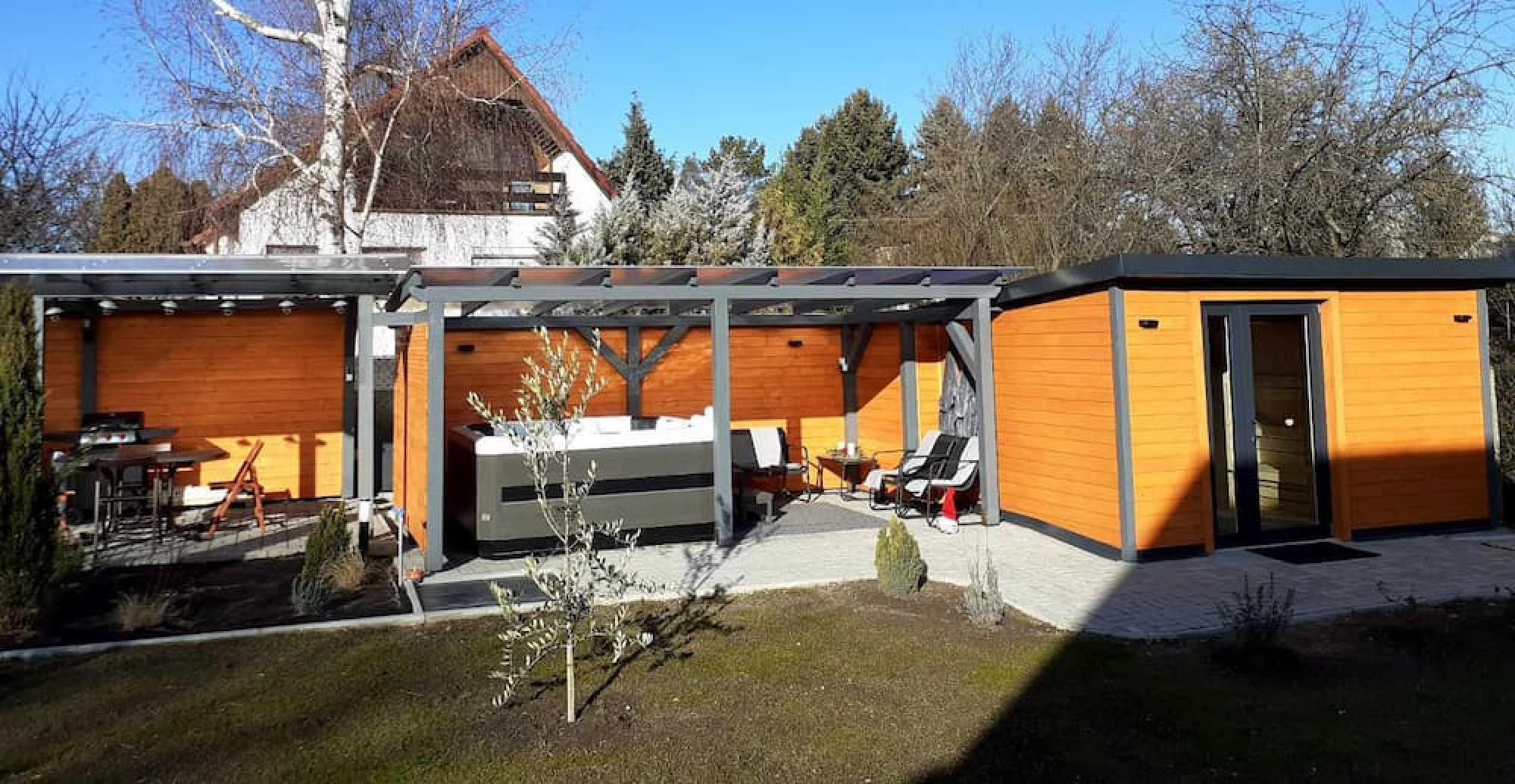  Wellnessrészleg:  Jakuzzi- finn szauna- masszázsfotel
